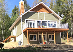 Maison dans le bois - balcon avec rampe en aluminium
