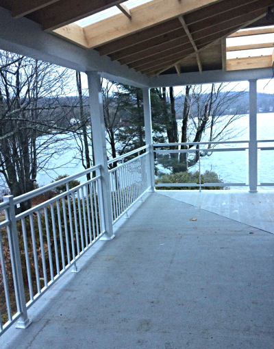 Balcon au bord de l'eau - rampe en aluminium